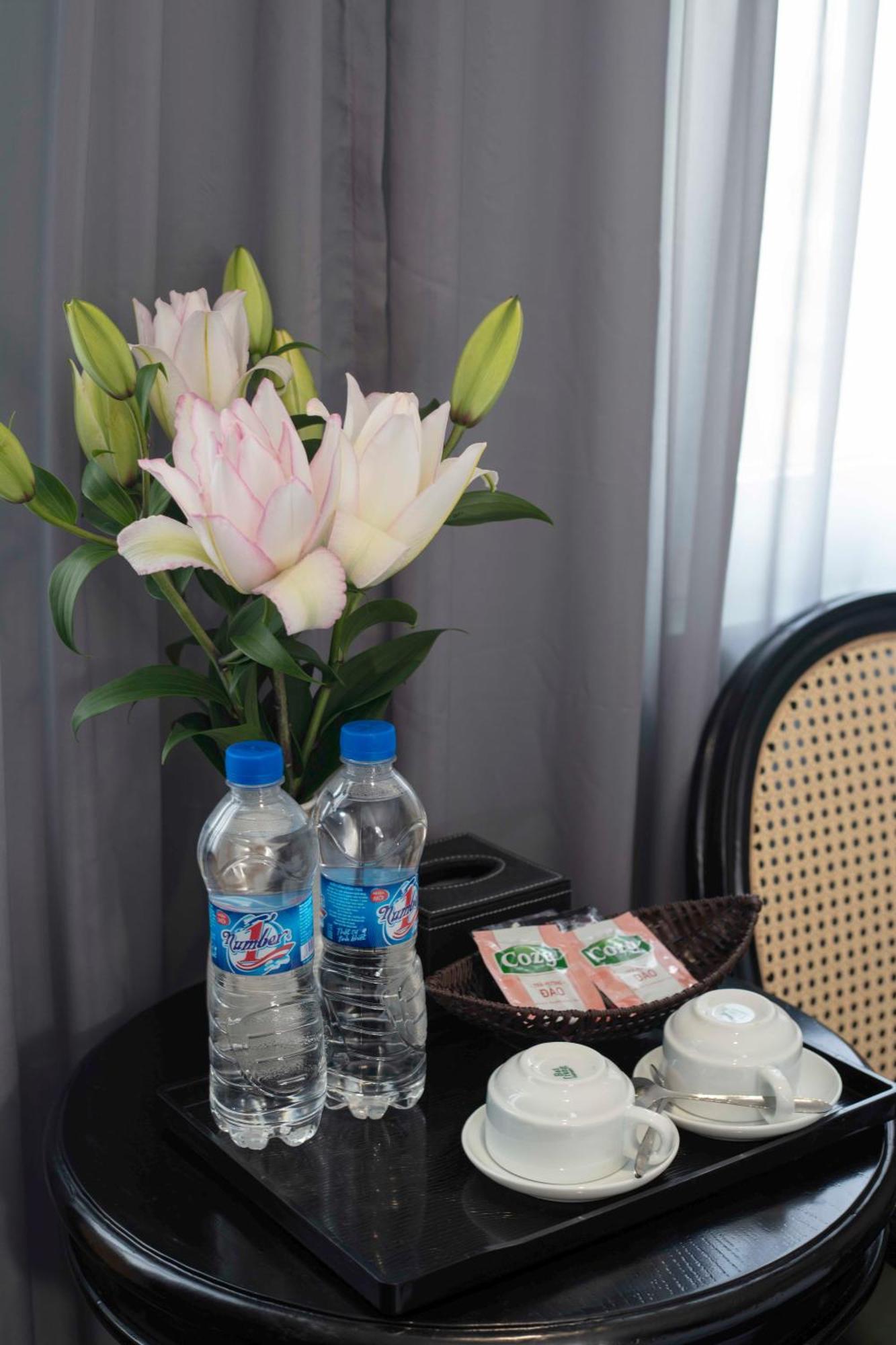 Madelise Amica Hotel And Travel Hanoi Buitenkant foto