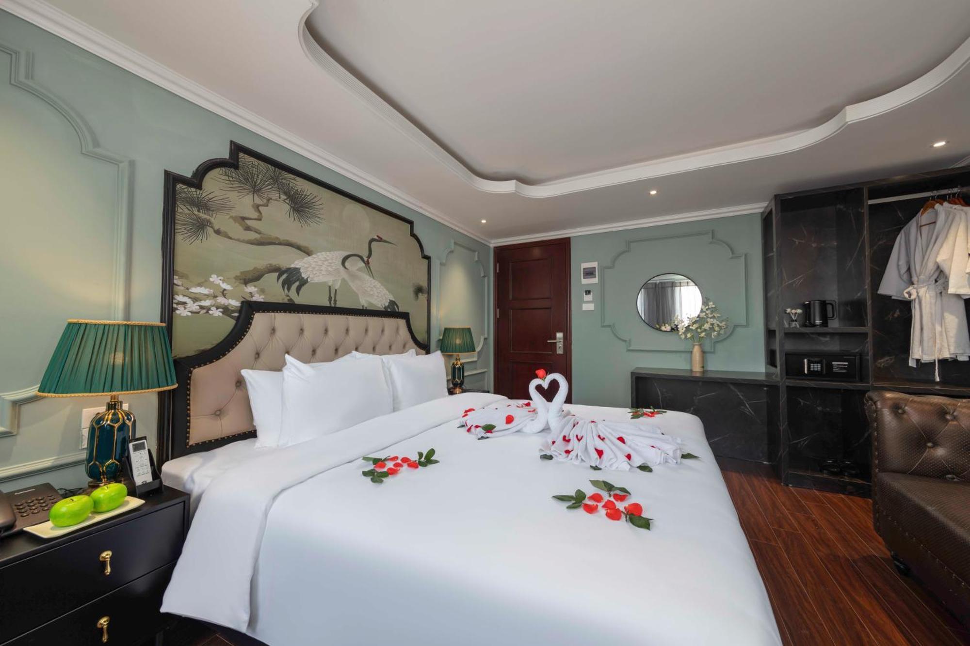 Madelise Amica Hotel And Travel Hanoi Buitenkant foto